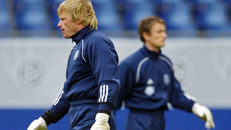 Oliver Kahn (l.) spricht über seinen ehemaligen Rivalen Jens Lehmann.