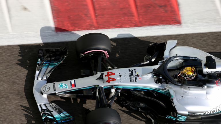 #44 - Lewis Hamilton: Der Weltmeister fährt nicht mit der Nummer eins, weil er eine besondere Bindung zur 44 hat. Mit ihr gewann er seinen ersten Titel: "Die Nummer 1 hatten alle anderen Champions, aber keiner hatte die 44, die gehört mir. "