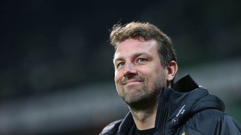 Markus Weinzierl zeigt sich mit dem 1:1-Remis in Bremen zufrieden.