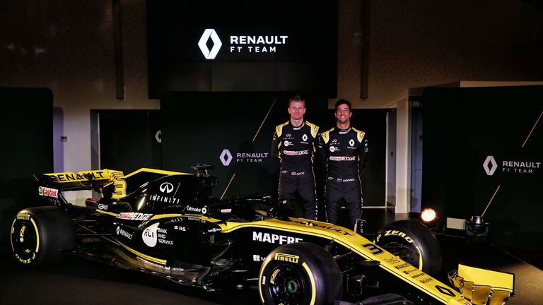 Renault: Das in Großbritannien beheimatete Team gehört der gleichnamigen französischen Autofirma an. 2016 übernahm der Rennstall den Platz von Lotus. Schon im dritten Jahr gelangen den Fahrern 122 Punkte und Platz vier. Bildquelle: Twitter/Renault