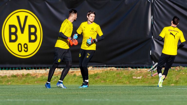 Roman Bürki (l.) und Marvin Hitz drohen für das Pokal-Spiel gegen Werder Bremen auszufallen.