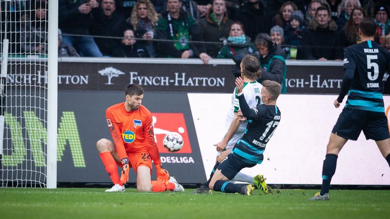 Rune Jarstein (Hertha BSC) war ein Ruhepol in der Defensive der Hauptstädter. Behielt beim Stand von 0:0 im Eins-gegen-eins gegen Michael Lang die Nerven und parierte den Schuss aus kurzer Distanz. Zeigte insgesamt vier Paraden. 