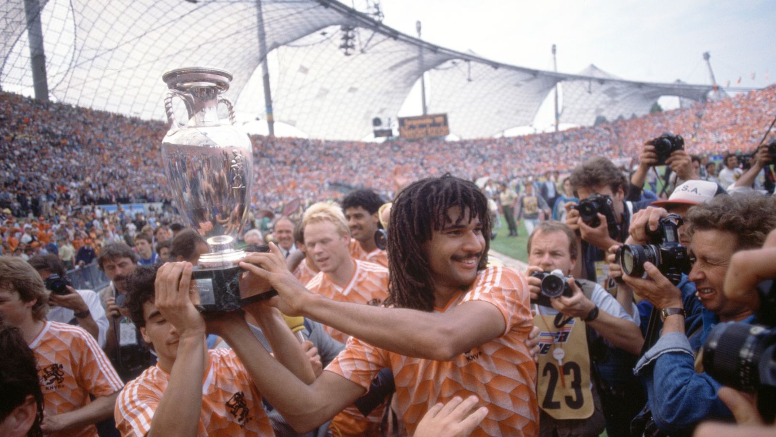 Niederlande gegen Deutschland im großen FaktenVergleich Fußball News