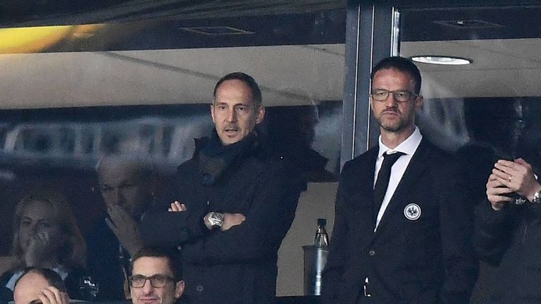 Adi Hütter muss das Rückspiel bei Inter Mailand von der Tribüne verfolgen.