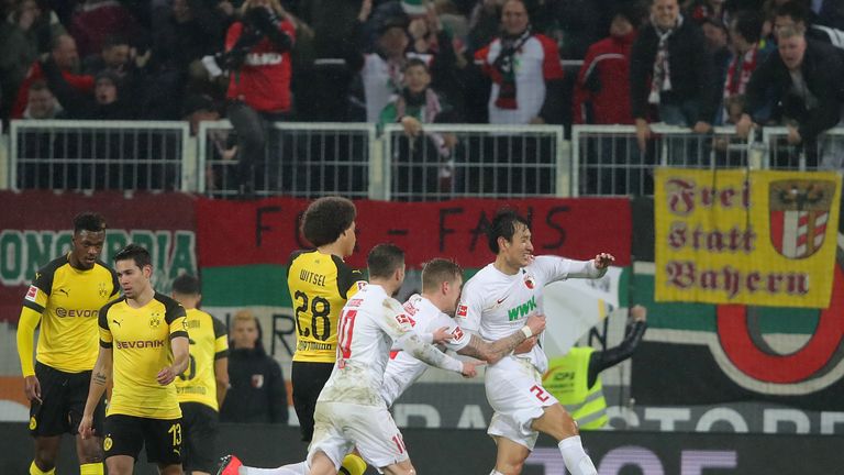 Dong-won Ji (r.) erzielt einen Doppelpack gegen seinen Ex-Klub Borussia Dortmund.