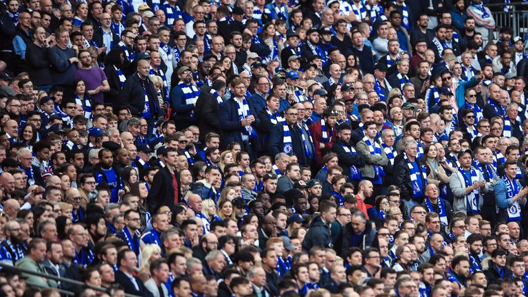 Ein Fan von Manchester City ist nach einer Schlägerei auf Schalke aus dem Koma aufgewacht.