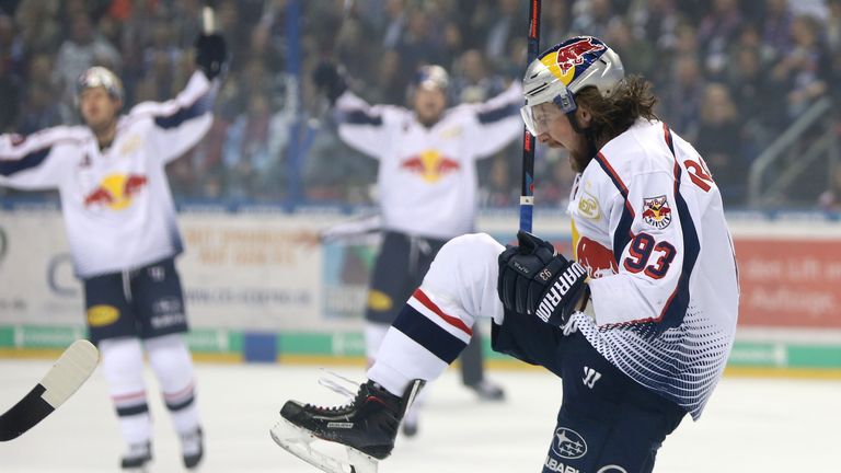 Der EHC Red Bull München kann in der Deutschen Eishockey Liga weiter auf den vierten Meistertitel in Serie hoffen.