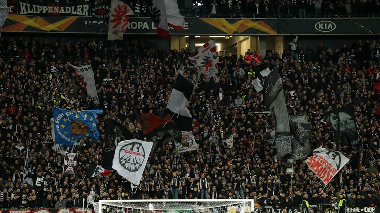 Eintracht Frankfurt wird von 13.500 Fans nach Mailand begleitet.