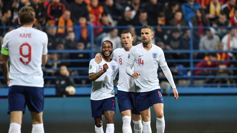 England siegt trotz Rückstand gegen Montenegro deutlich.