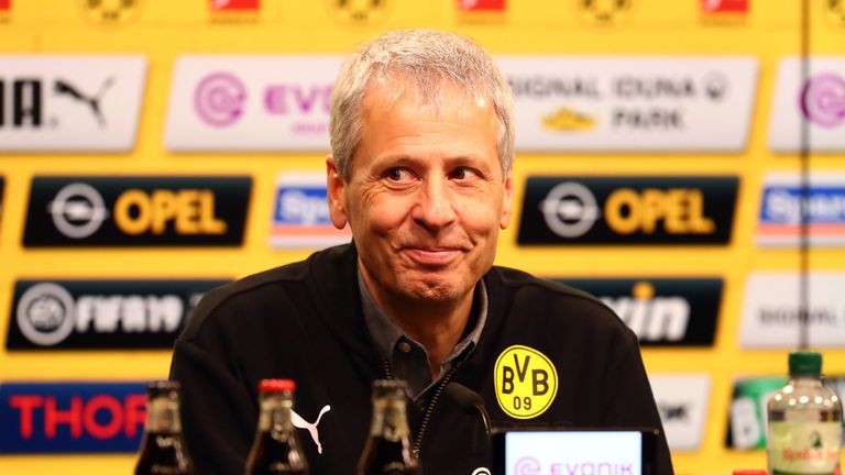 Lucien Favre auf der Pressekonferenz von Borussia Dortmund.