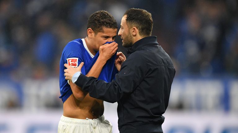Schalke tobt nach dem desaströsen 0:4 gegen Düsseldorf. Keine einfache Situation für Trainer Domenico Tedesco.