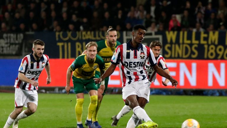 Dortmunds Leihgabe Alexander Isak erzielt für Willem II Tilburg drei Buden vom Elfmeterpunkt.