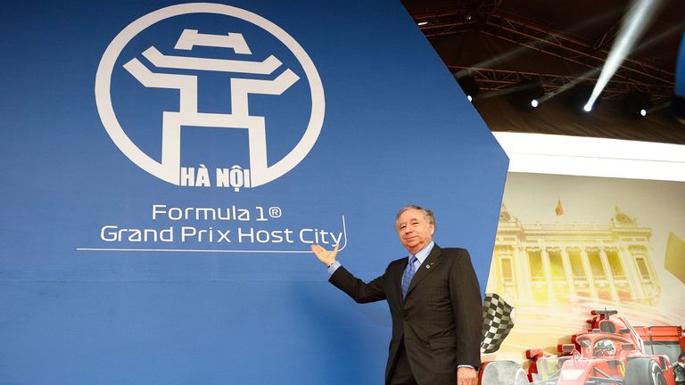 FIA Präsident Jean Todt ist beim ersten Spatenstich der neuen Formel-1-Strecke in Vietnam/Hanoi vor Ort. 