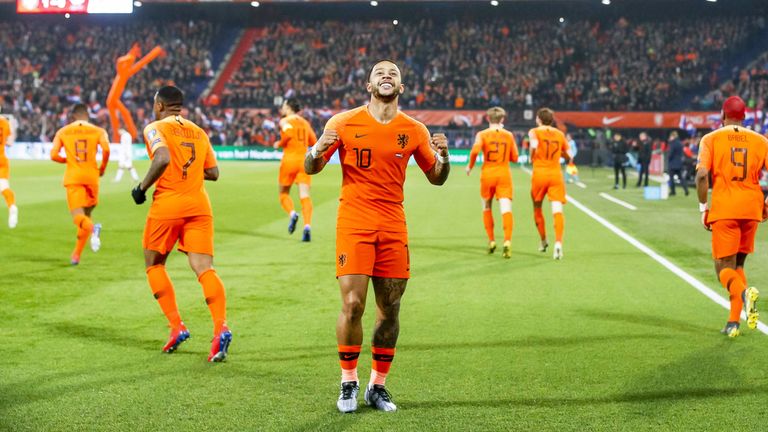 Memphis Depay schießt die Niederlande gegen Weißrussland schon in der ersten Minute auf die Siegerstraße.