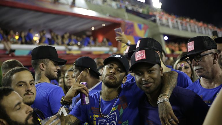 Neymar feiert Karneval in Brasilien.