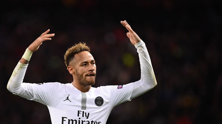 Neymar ist mit dem Vorgehen von Präsident Nasser Al-Khelaifi im Fall von Dani Alves nicht zufrieden. 