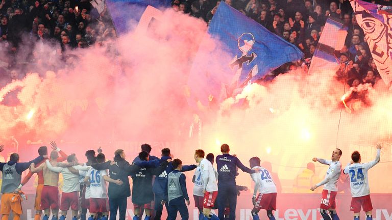 Derby-Aufkleber: HSV-Fans setzen gegen St. Pauli auf Kung-Fu