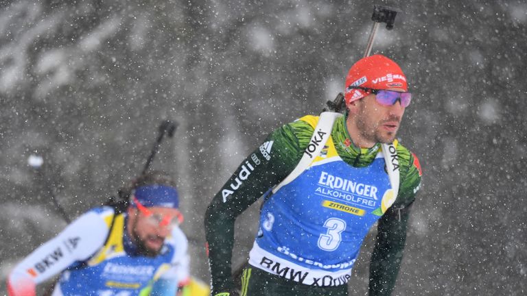 Arnd Peiffer läuft zum Abschluss des Weltcup-Winters in Oslo auf das Podium.