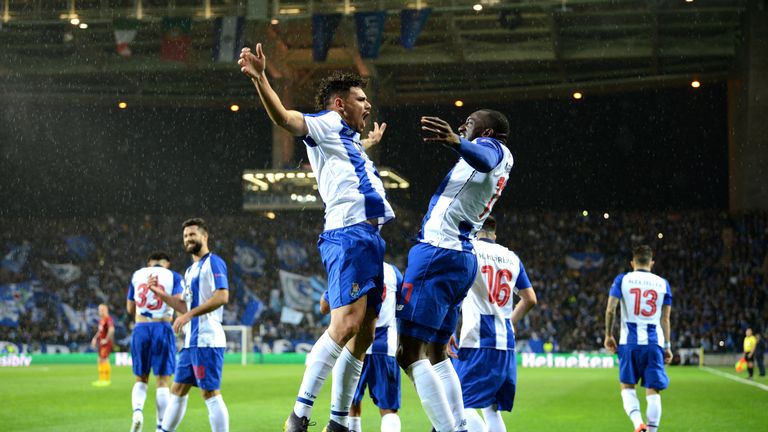 Der FC Porto feiert den Einzug ins Viertelfinale der Champions League.