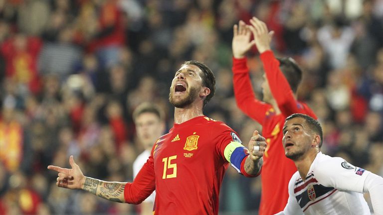 Sergio Ramos erzielt Spaniens Siegtreffer gegen Norwegen.