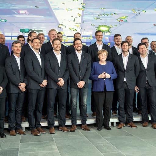 Zu Besuch bei der Kanzlerin: Merkel ehrt "bodenständige" Handballer