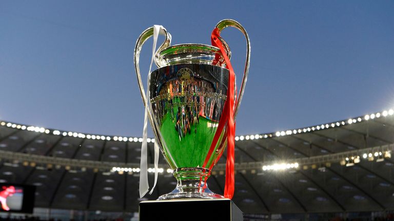 Vier Teams haben noch die Chance auf den begehrten Champions-League-Pokal.