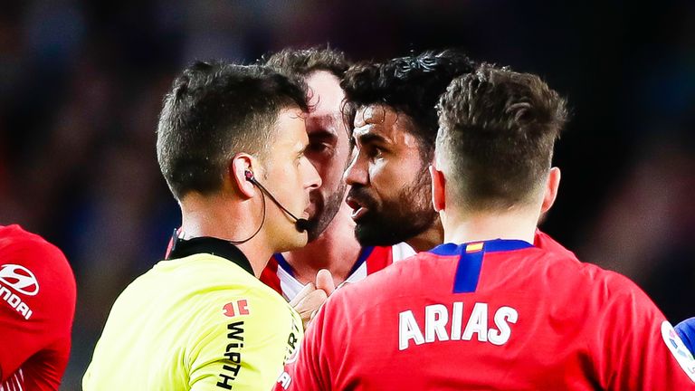 Diego Costa wurde nach der üblen Beleidigung gegen den Schiedsrichter Gil Manzano acht Spiele gesperrt.