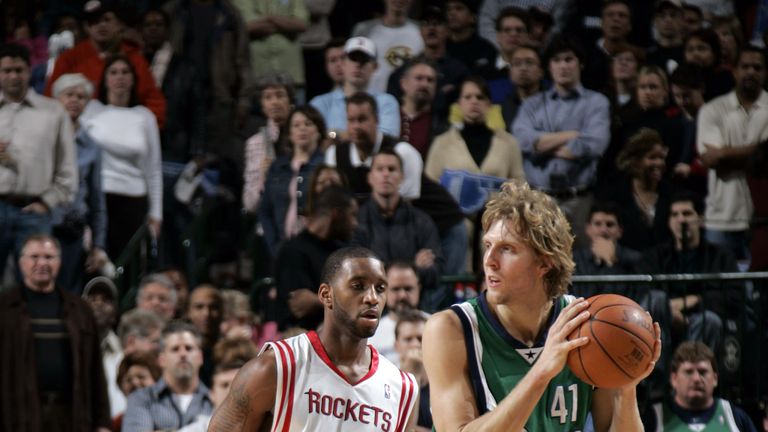 Mit jeder absolvierten Saison wird Nowitzki für die Mavericks immer wichtiger. Dies zeigt sich besonders 2004 im Spiel gegen Houston, als das 'German Wunderkind' 53 Punkte erzielt und damit Houston und Superstar Tracy McGrady (48 Punkte) überflügelt.