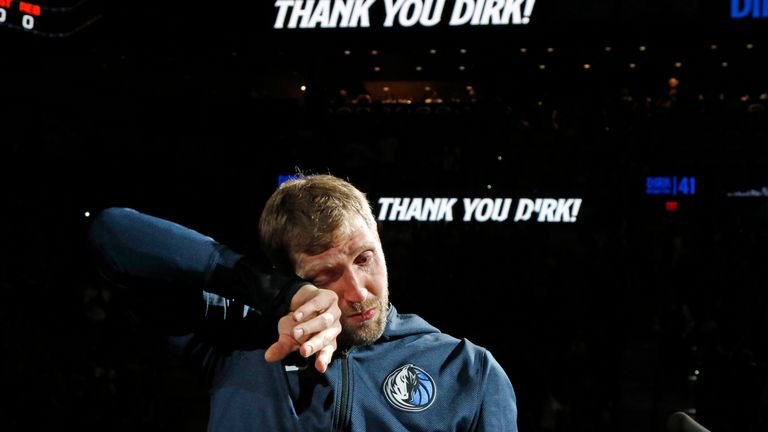 Dirk nowitzki spielte 21 Jahre für die Dallas Mavericks.