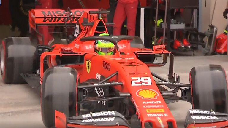 Mick Schumacher dreht seine ersten Runden im Ferrari.
