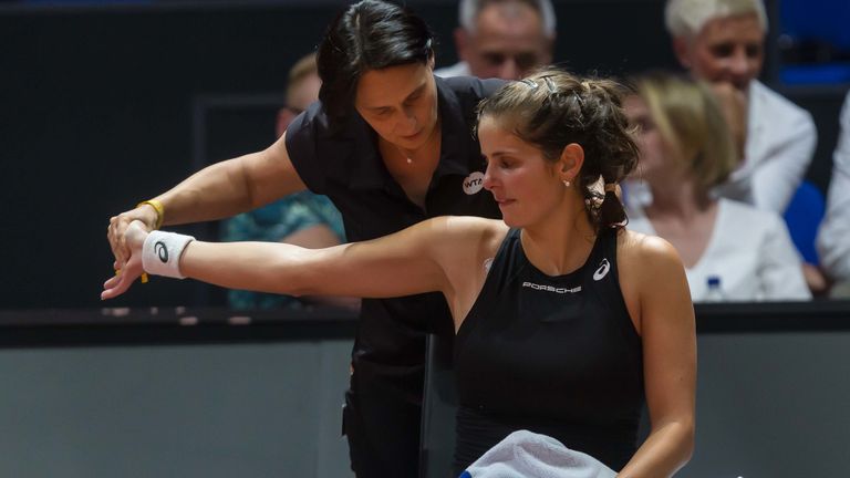 Julia Görges muss in Stuttgart verletzt aufgeben.