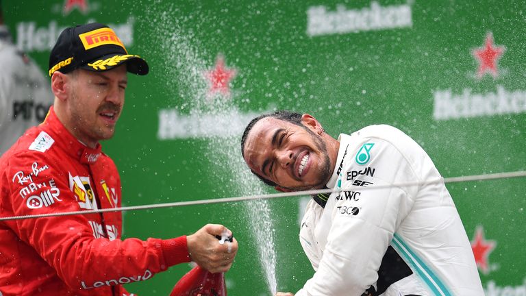 Lewis Hamilton feiert beim 1000. Grand Prix der Formel-1-Geschichte seinen 75. Karrieresieg vor Teamkollege Valtteri Bottas und Ferrari-Pilot Sebastian Vettel.