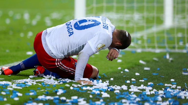 Hamburger SV (Platz 1.-8.): Nach dem geplatzten Pokal-Traum ist auch der Aufstieg noch lange nicht ausgemacht. Sogar Achter könnten die Hanseaten noch werden.