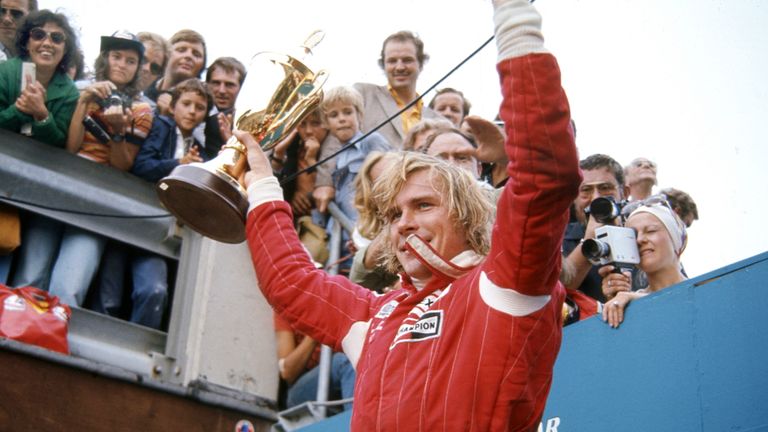Doppelte Feier: Nur zwei Fahrer haben es geschafft, an ihrem Geburtstag einen Grand Prix zu gewinnen. James Hunt (hier im Bild) an seinem 29. und Jean Alesi an seinem 31. Geburtstag.