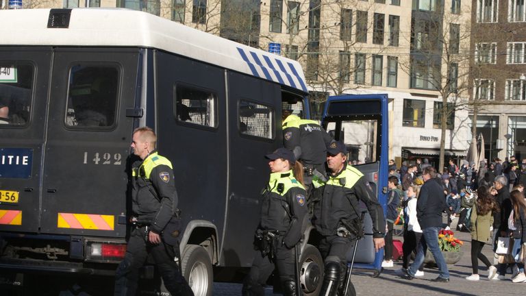 Die Amsterdamer Polizei nahm vor dem Spiel zwischen Ajax und Juventus Turin mehr als 100 Fans des italienischen Klubs fest.