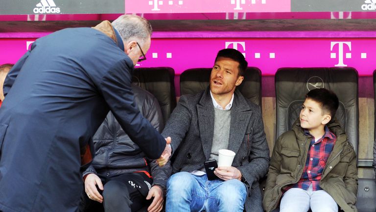 FCB-Vorstandsvorsitzender Karl-Heinz Rummenigge sieht den früheren Bayern-Profi Xabi Alonso als idealen Bayern-Coach.