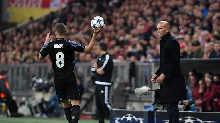 Toni Kroos ist seit einiger Zeit unter Trainer Zidane bei Real Madrid nicht mehr unumstritten.