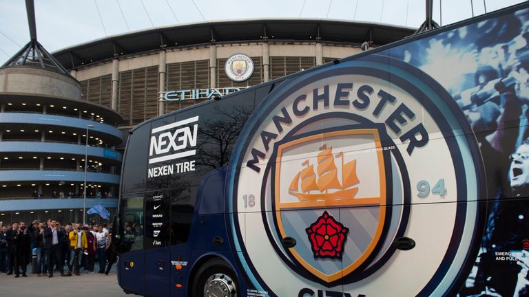 Die Kosten für ganze 26 Busse möchten die City-Stars für ihre Anhänger übernehmen.