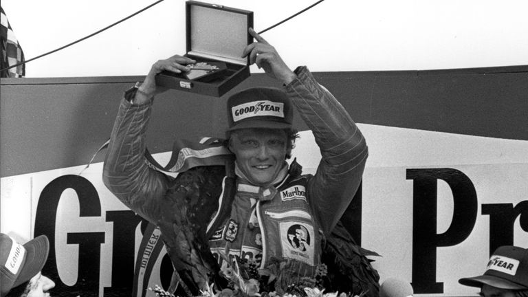 Niki Lauda (AUT) wurde in den Jahren 1975,1977,1984 Weltmeister. Der heute 70 Jährige  führte Ferrari in den 70ern zurück zum Erfolg und ist seit 2012 Aufsichtsratsvorsitzender des Mercedes-Formel-1-Teams. 