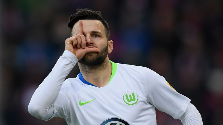 Renato Steffen (VfL Wolfsburg) teilt sich mit Poulsen den vierten Platz. Mit acht Schüssen aufs Tor, aus denen er fünf verwandelte hat er ebenfalls eine Schussgenauigkeit von 63 Prozent.