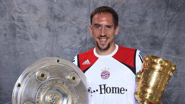 Gleich in seiner ersten Saison gewinnt Ribery mit dem FC Bayern das Double. In 46 Spielen schiesst er 19 Tore und bereitet 20 vor.