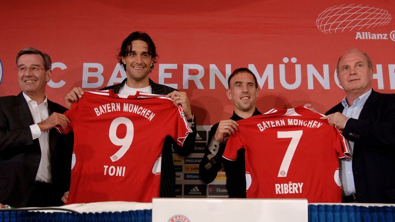 Am 7. Juni 2007 wird Franck Ribery zusammen mit Luca Toni in München vorgestellt. Für 30 Millionen Euro kam der Franzose von Olympique Marseille.