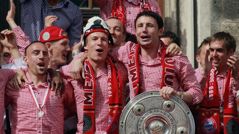 2010 feiern sie zum ersten Mal gemeinsam den Gewinn der deutschen Meisterschaft auf dem Balkon am Marienplatz.