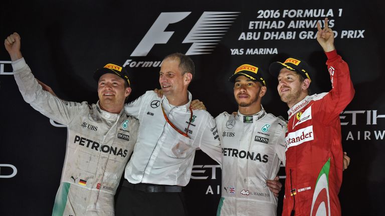 Podium und Tschüss: 16 Rennfahrer haben sich vom Podest aus der Formel 1 verabschiedet. So auch Nico Rosberg, bei seinem letzten Rennen in Abu Dhabi 2016. 
