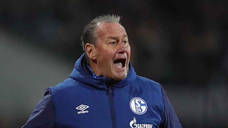 Huub Stevens will das Ruder bei Schalke 04 rumreißen. 