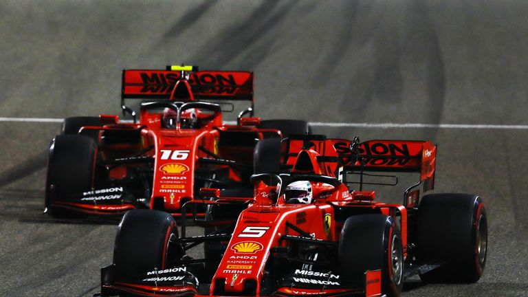 Ferrari-Neuling Charles Leclerc sitzt "Platzhirsch" Sebastian Vettel im Nacken.