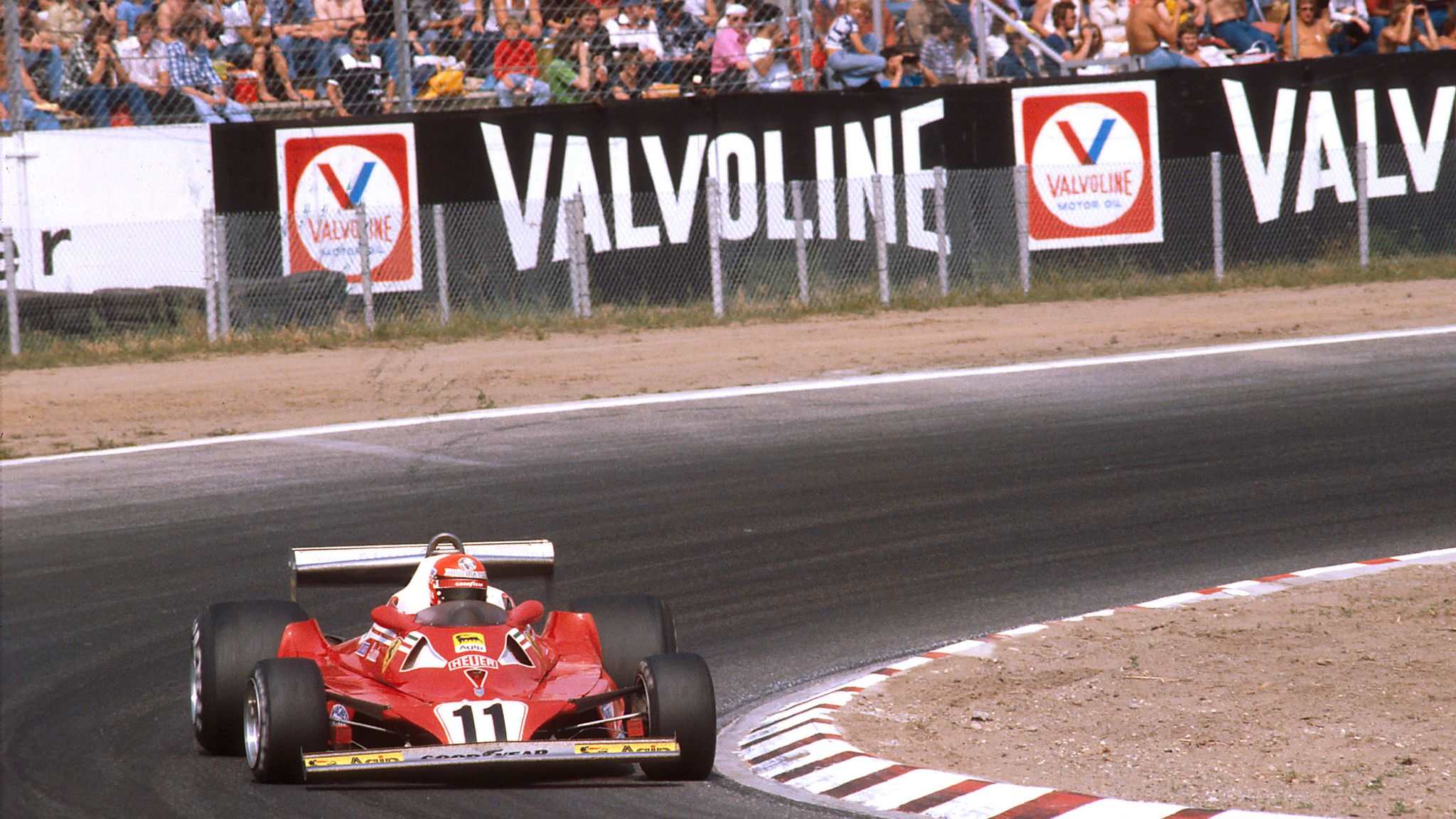 Niki Lauda: Das Leben der Rennfahrer-Legende in Bildern | Formel 1 News ...