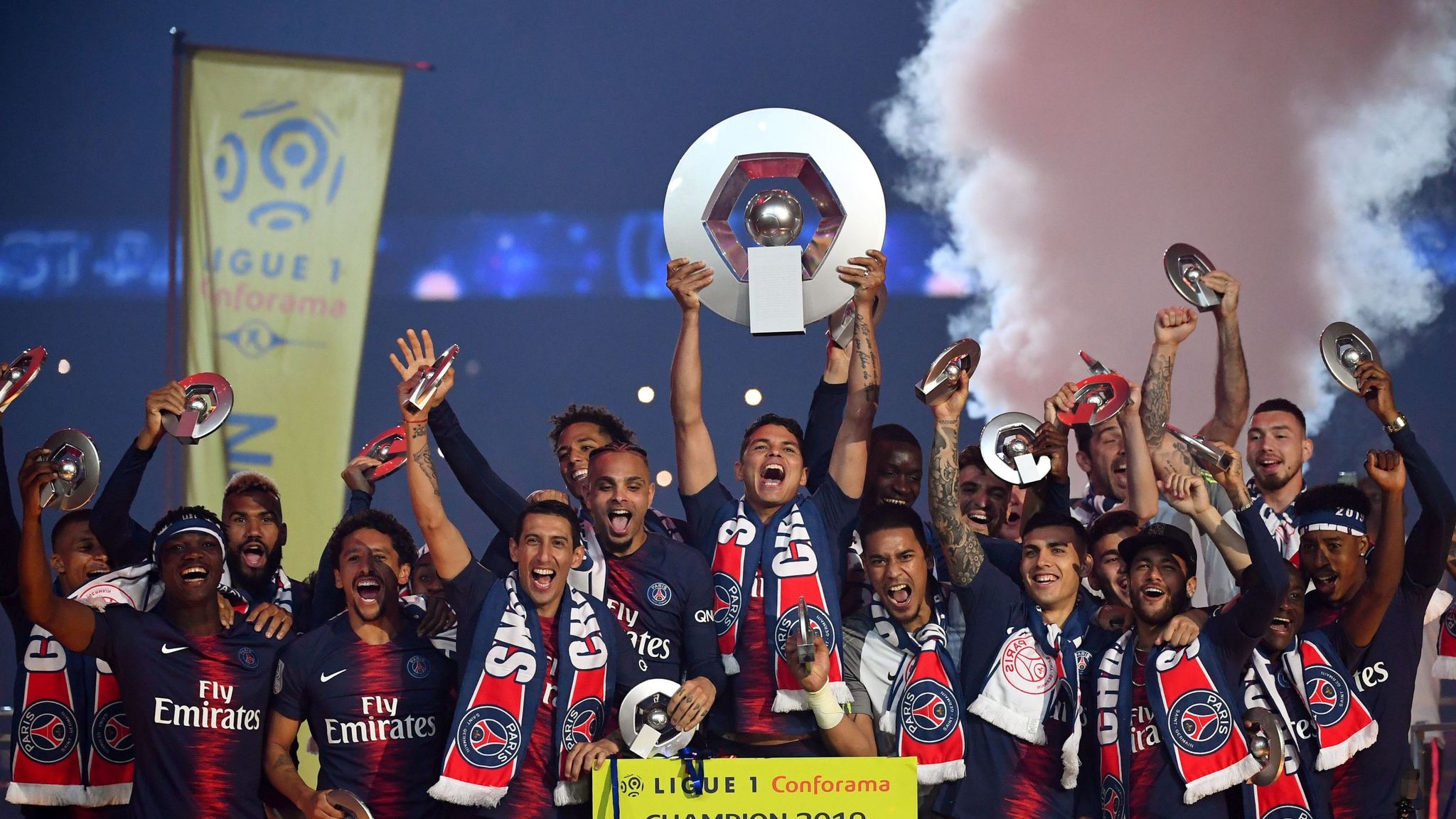 Ligue 1 PSG fertigt Dijon ab und erhält Meistertrophäe Fußball News