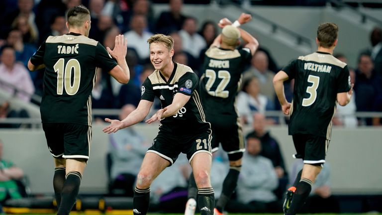 Frenkie de Jong ist der Dirigent des 'perfekten Orchesters' von Ajax Amsterdam.