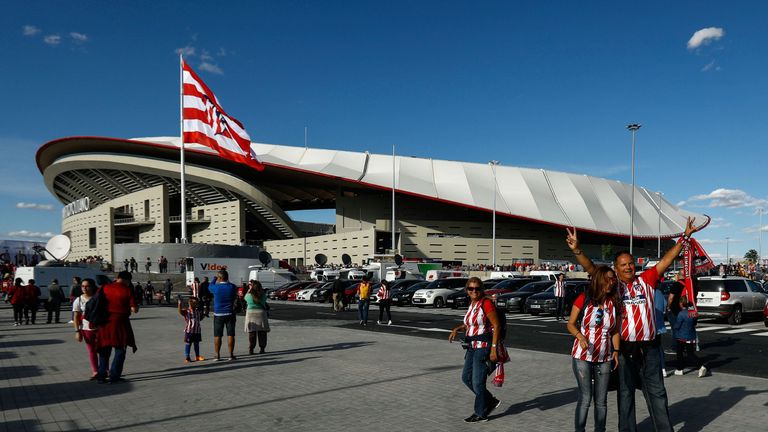 "Das beste Stadion Europas" wurde nach höchsten Komfort- und Sicherheitsansprüchen gebaut, so dass Besucher sich auf ein optimales Fußballerlebnis freuen können. Das rotweiße Kolosseum befindet sich im Stadtteil San Blas-Canillejas.
